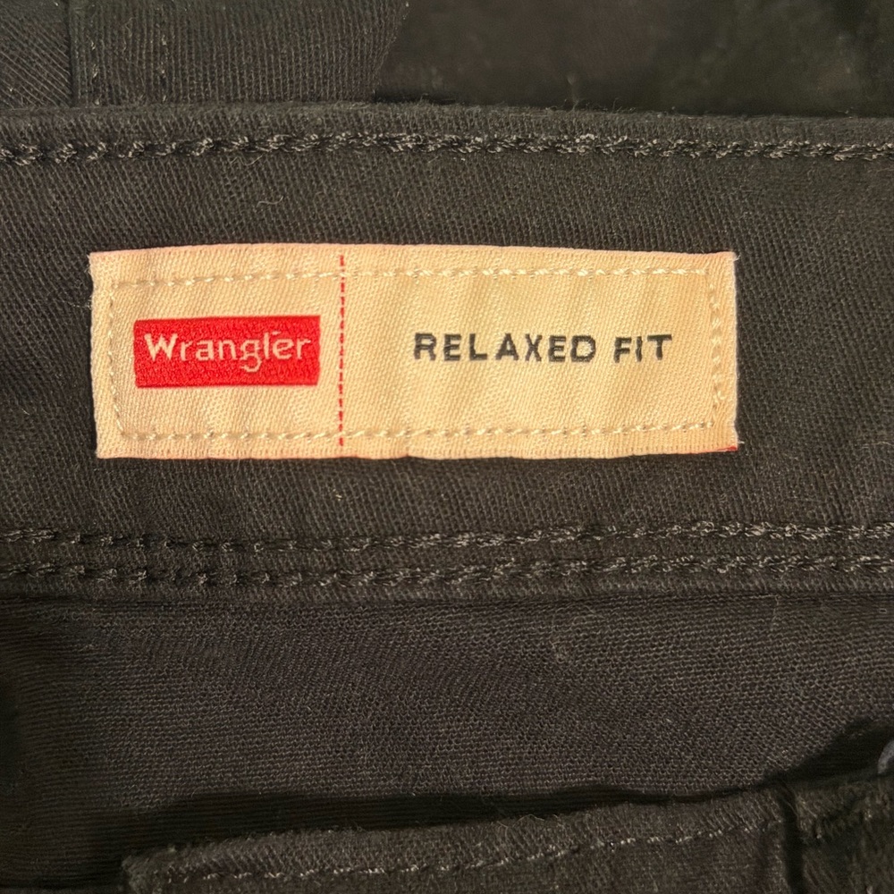 Wrangler Men's Black Cargo Shorts - Picture 5 of 7